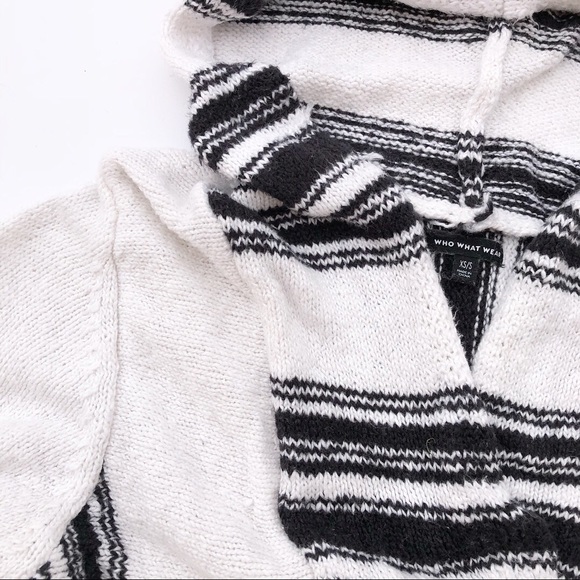 ✨SOLD✨Who What Wear? Target brand poncho - Picture 2 of 2